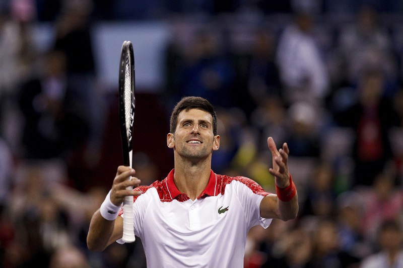 Srbský tenista Novak Djoković v zápase proti Alexandru Zverevovi.