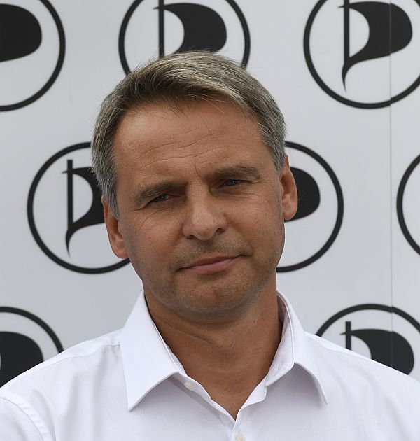 Lídr Pirátů v Plzni Pavel Bosák.