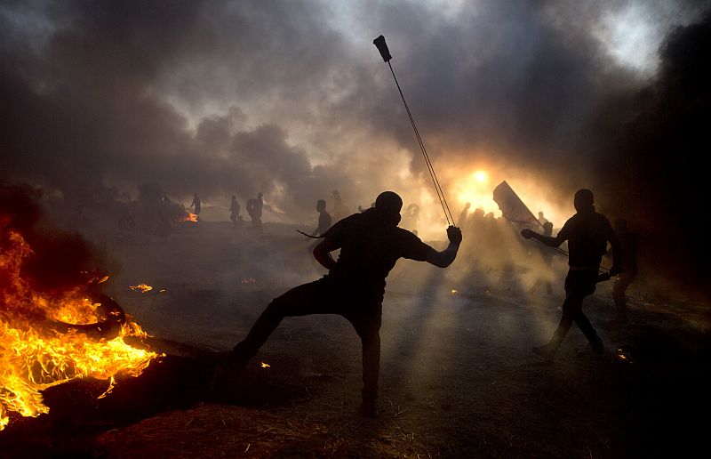 Palestinci protestují v Pásmu Gazy.