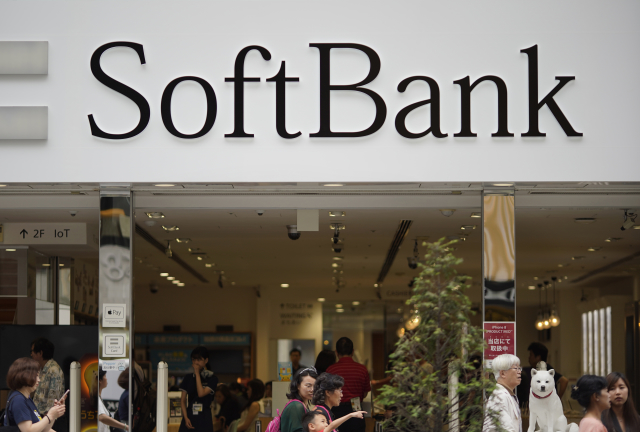 Akcie SoftBank oslabily.