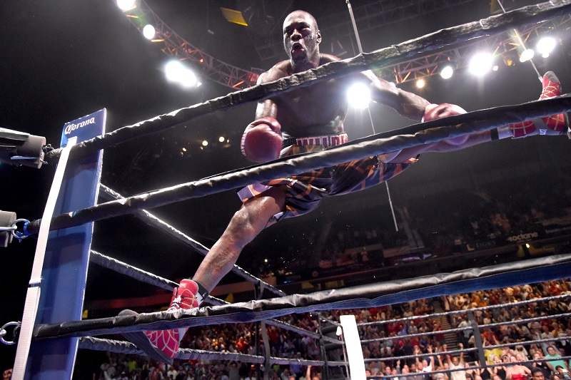 Deontay Wilder zlomil čelist maskotovi.