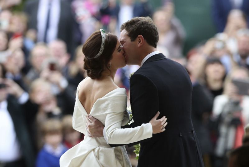 Proč princezna Eugenie odhalila záda?