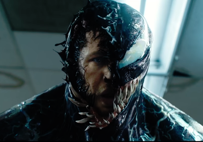 Snímek z filmu Venom.