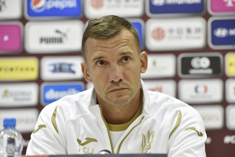 Andrej Ševčenko, trenér ukrajinské reprezentace. Andrej Ševčenko, trenér ukrajinské reprezentace.