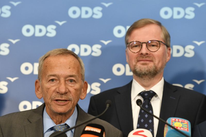 ODS by si přála v čele Senátu Jaroslava Kuberu (vlevo).
