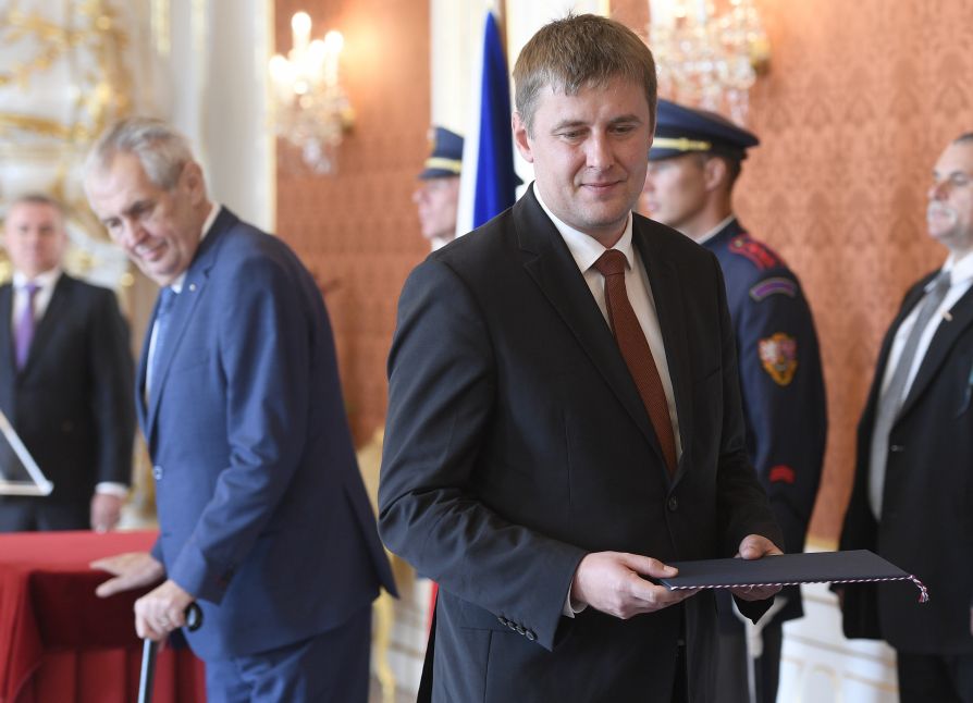 Miloš Zeman jmenoval Tomáše Petříčka ministrem zahraničí.