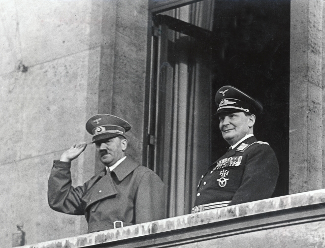 Adolf Hitler a Hermann Goering. Adolf Hitler a Hermann Goering.