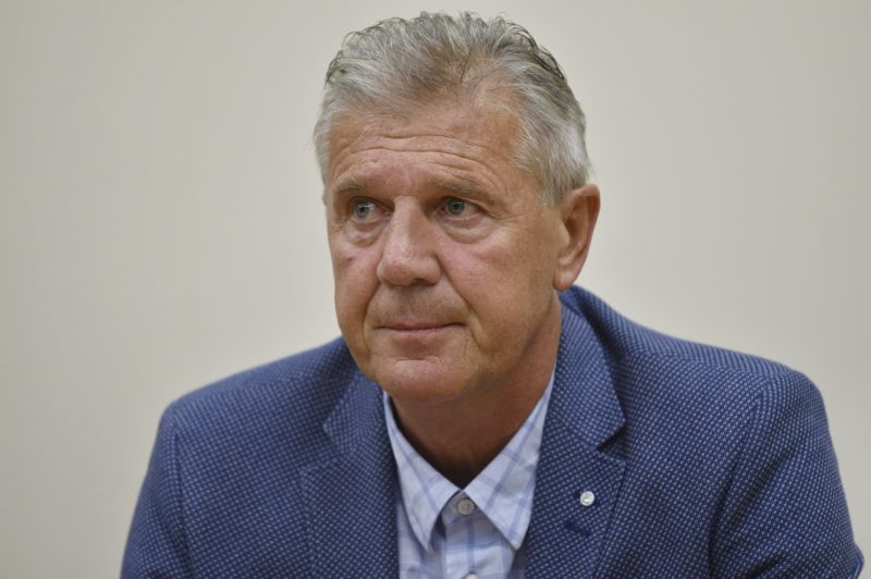 Čeští rozhodčí si vyslechli problematiku od Poláka Gila a Itala Rizzoliho.