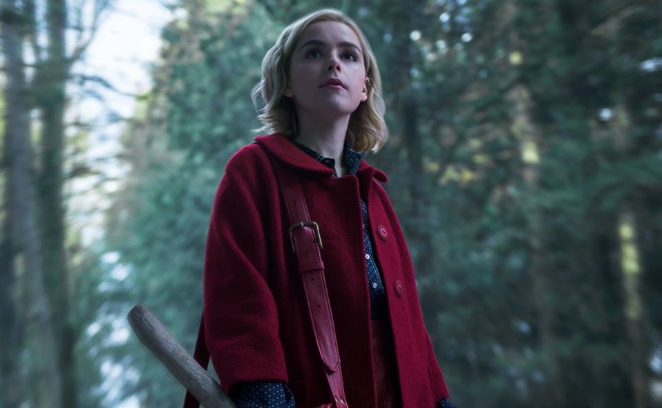 Kiernan Shipkaová v novém remaku seriálu Sabrina.