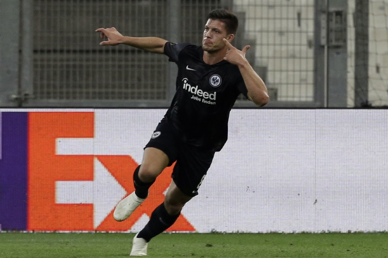 Luka Jovič vstřelil v pátečním zápase hned pět gólů. Luka Jovič vstřelil v pátečním zápase hned pět gólů.