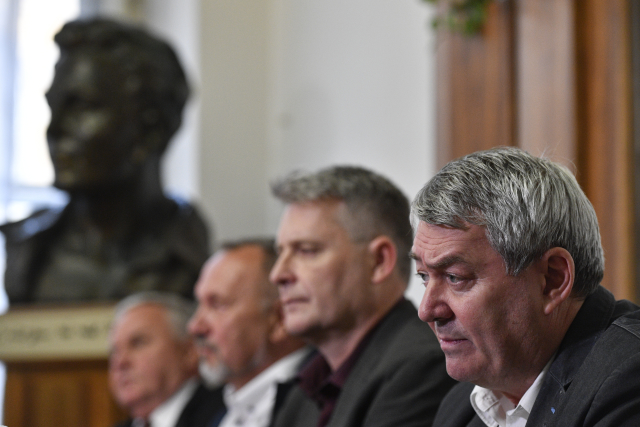 Ústřední výbor KSČM odmítl jednat o mimořádném sjezdu.