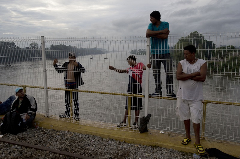 Migranti na hranicích mezi Guatemalou a Mexikem.