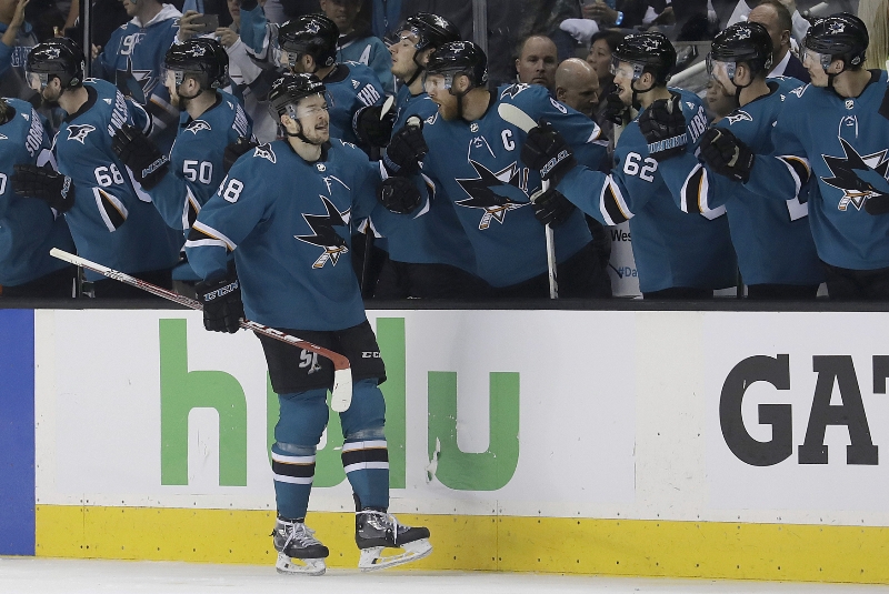 Tomáš Hertl přihrával na tři góly San Jose. 