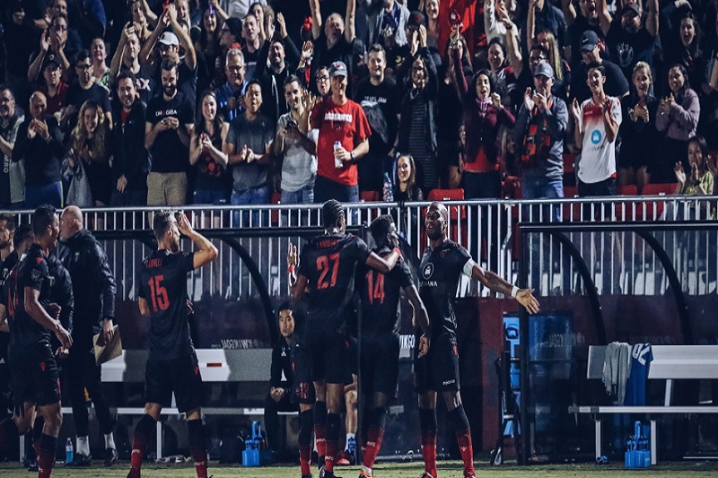 Legendární útočník Didier Drogba vstřelil fantastický gól.
