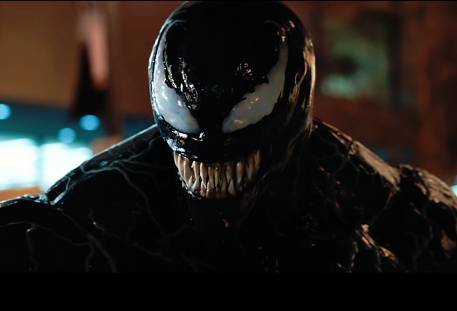 Snímek z filmu Venom.