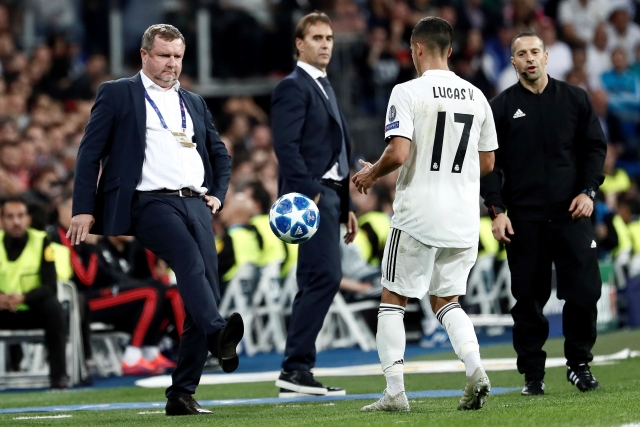 Pavel Vrba přihrává míč Lucasi Vazquezovi. Pavel Vrba přihrává míč Lucasi Vazquezovi.