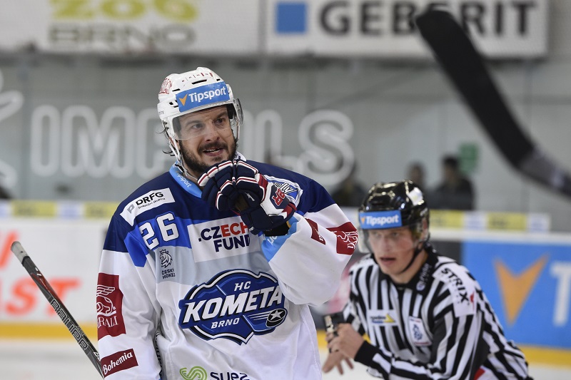 Hokejisté Komety Brno porazili v předehrávce 13. kola extraligy Zlín 3:2 po samostatných nájezdech. Rozhodující nájezd proměnil Martin Zaťovič.