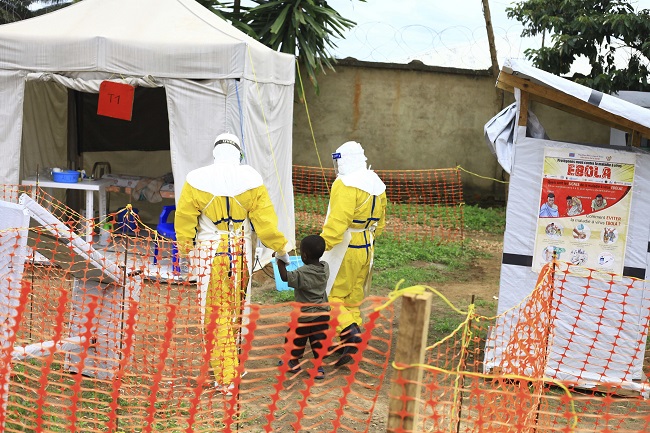 Tým lékařů pracující v Kongu, kde řádí ebola.