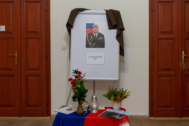 Pietní místo připomínající vojáka Tomáše Procházku.