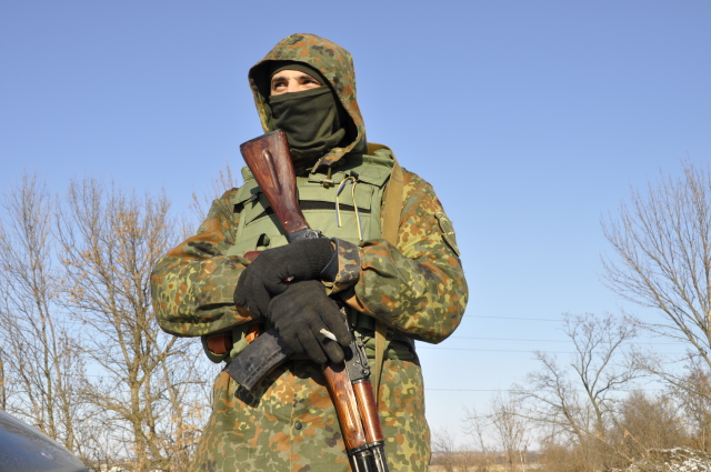 Ukrajinští vojáci u přístavu Mariupol na březích Azovského moře.