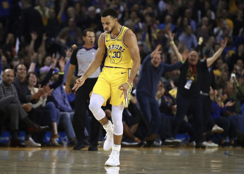 Stephen Curry nasázel 51 bodů.