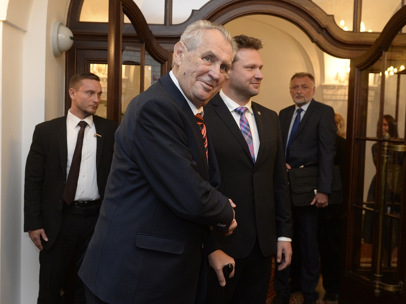Prezident Miloš Zeman vysvětlil, proč některé politiky nepozval na Hrad.