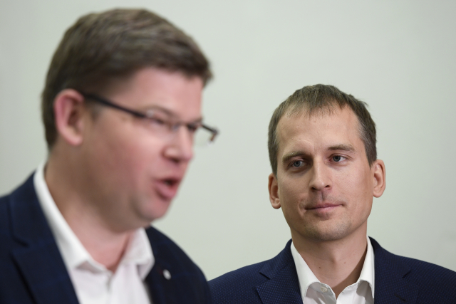 Zleva předseda TOP 09 a lídr Spojených sil pro Prahu Jiří Pospíšil a lídr Prahy sobě Jan Čižinský.