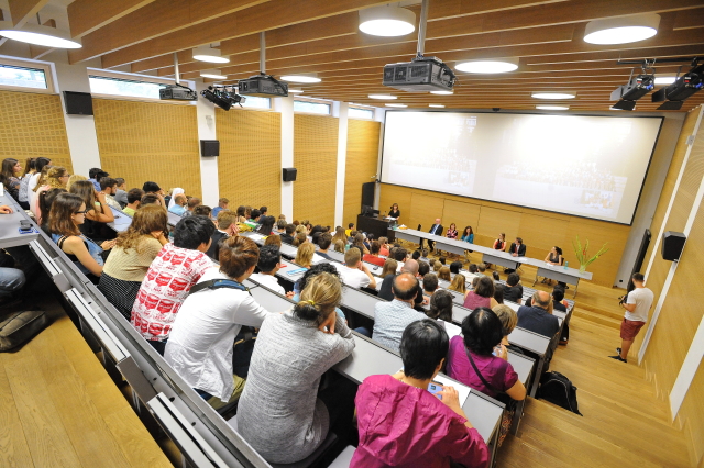 Masarykova univerzita v Brně, aula.