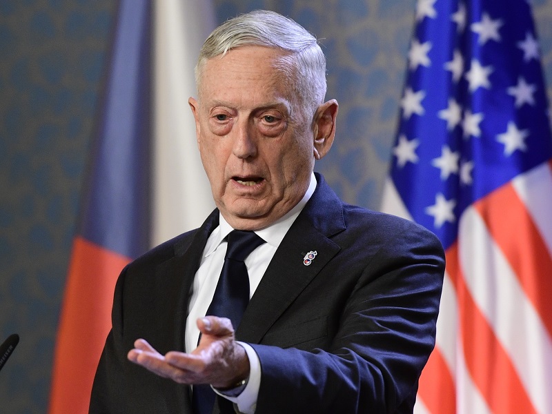 James Mattis na tiskové konferenci v Praze.