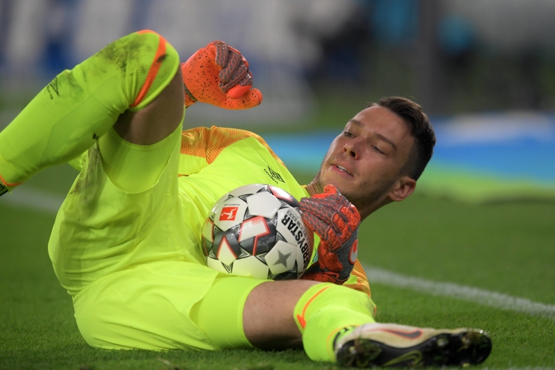 Jiří Pavlenka nebude dobře vzpomínat na duel s Leverkusenem.