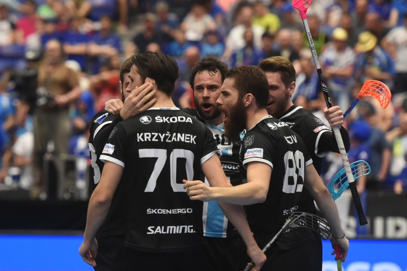 Obhájce trofeje stoupá tabulkou vzhůru, už je druhý. Obhájce trofeje stoupá tabulkou vzhůru, už je druhý.