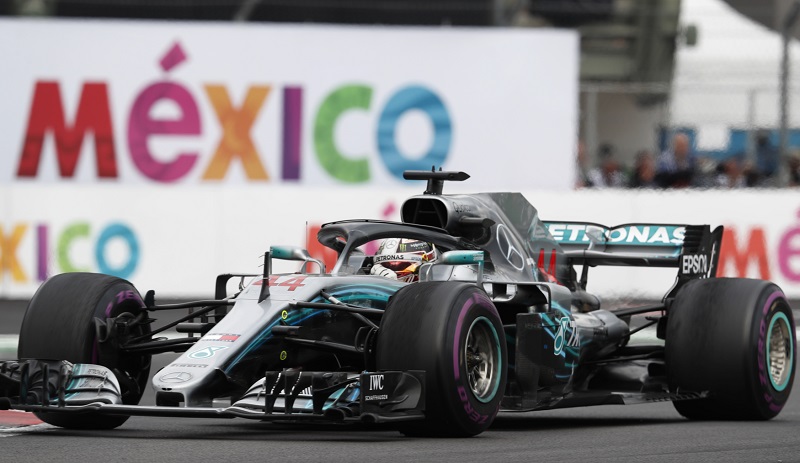 Lewis Hamilton je staronovým mistrem světa ve formuli 1.