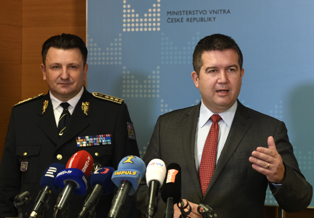 Ministr vnitra Jan Hamáček (vpravo) a policejní prezident Tomáš Tuhý.