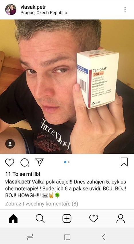Vlasák se nevzdává a oporu hledá i mezi přáteli na sociální síti.