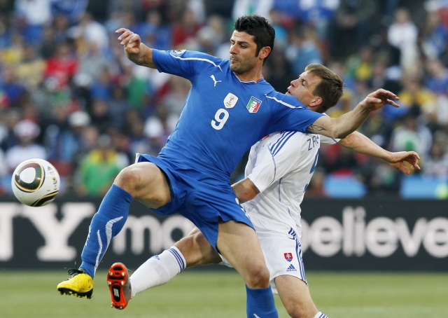 Zleva: Vincenzo Iaquinta a Radoslav Zabavník.