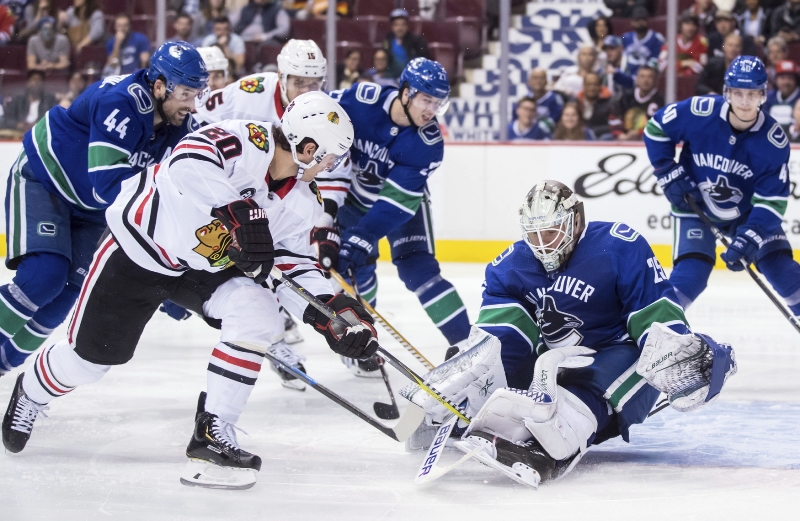 V jediném nočním zápase NHL prohrálo Chicago ve Vancouveru. 