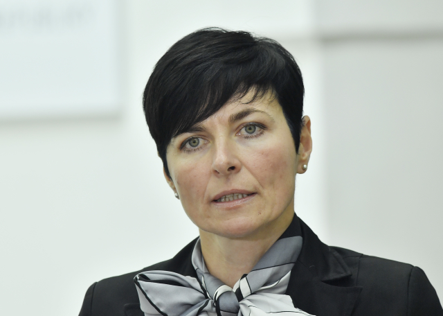 Lenka Bradáčová.