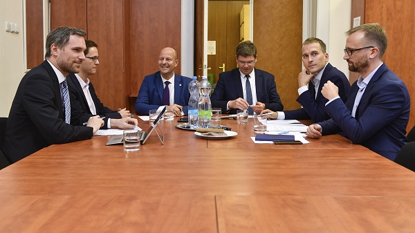 Zástupci stran, které jednají o vytvoření koalice v Praze (Piráti, Praha sobě, Spojené síly pro Prahu).