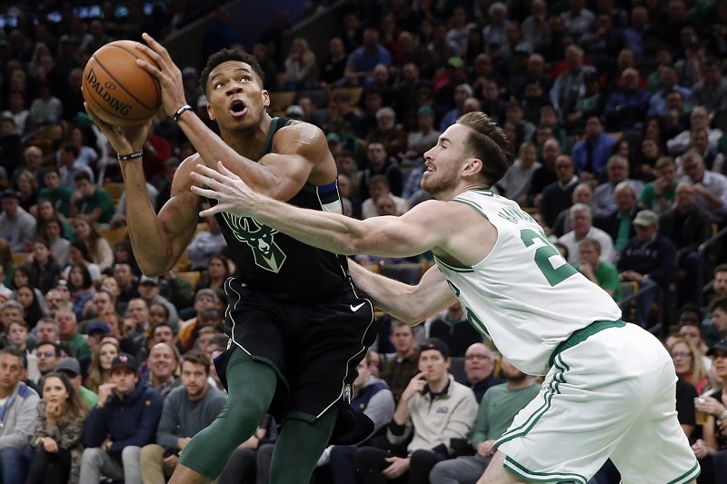 Basketbalisté Bostonu trefili 24 trojek.