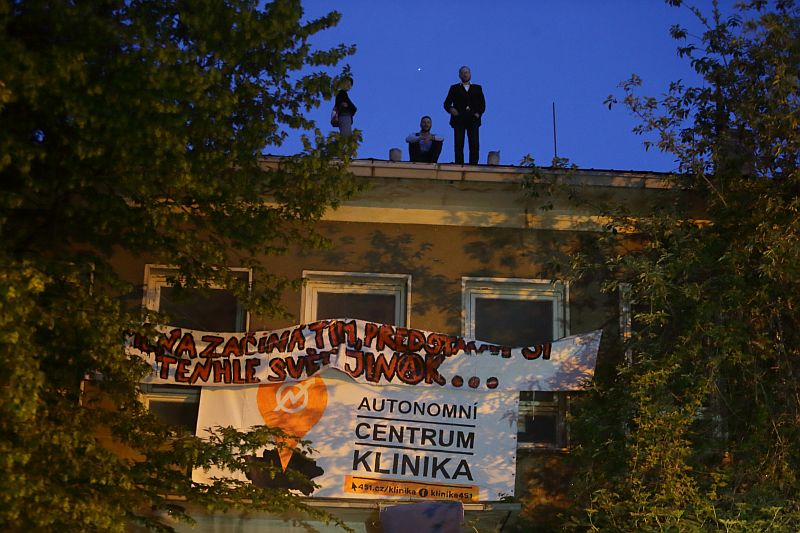 Vyklízení žižkovské Kliniky v roce 2016.