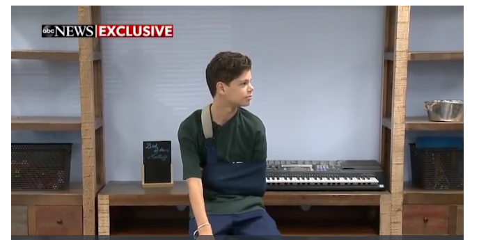 Třináctiletý chlapec přežil útok bílého žraloka.