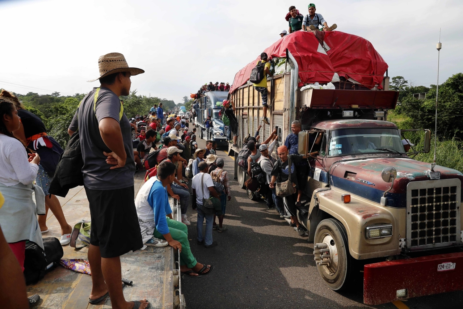 Karavana migrantů mířících do USA.