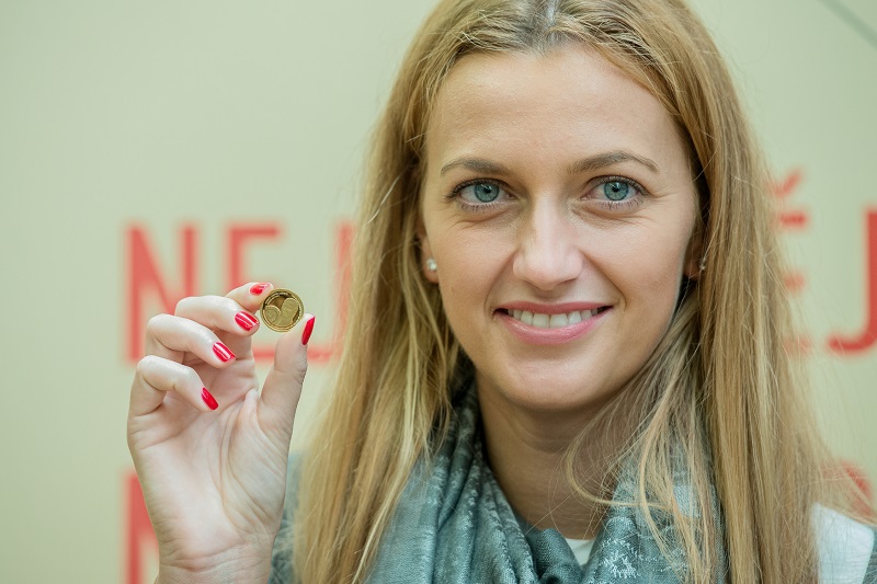 Petra Kvitová obdržela pamětní minci.