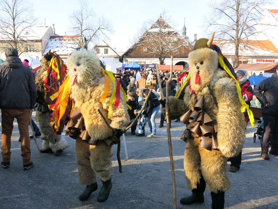 Jarmek je proslulý obchůzkami Mikulášů a jejich družin.