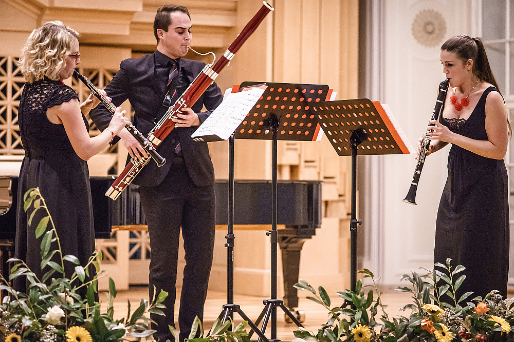 Trio Trifoglio ve složení Jana Kopicová (hoboj), Jan Hudeček (fagot) a Jana Černohouzová (klarinet).