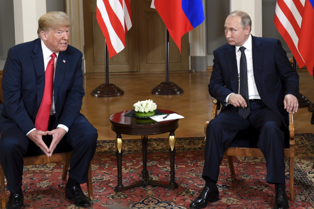 Americký prezident Donald Trump (vlevo) a ruský prezident Vladimir Putin.