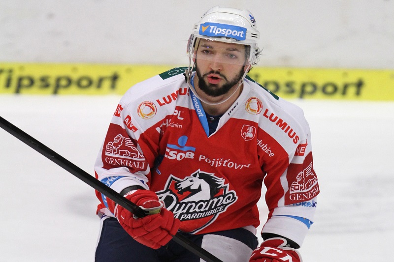 Obránce Nicholas Schaus posílí Kometu Brno.