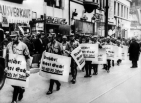 Historické záběry z Křišťálové noci 9. listopadu 1938 v Německu.