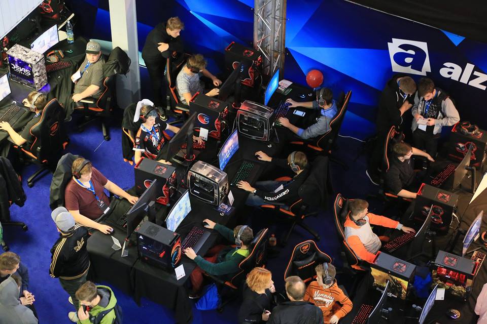 Připravena bud také obrovská Game Hall, kde bude návštěvníkům k dispozici  sto herních počítačů.