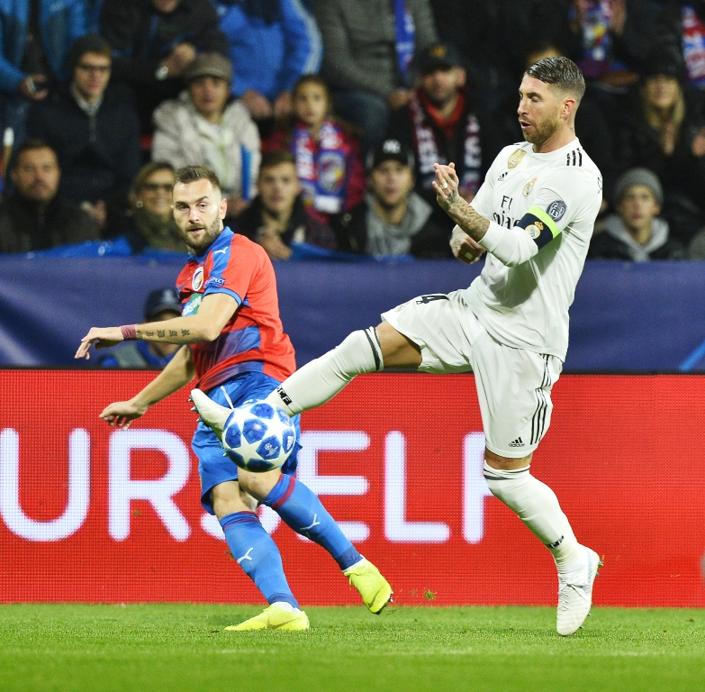 Sergio Ramos loktem udeřil Havla, odešel bez trestu. Sergio Ramos loktem udeřil Havla, odešel bez trestu.
